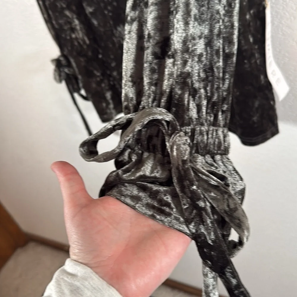 Lumiere Gunmetal Gray Crushed Velvet Wide Neck Tie Sleeves Top Size Medium NWT